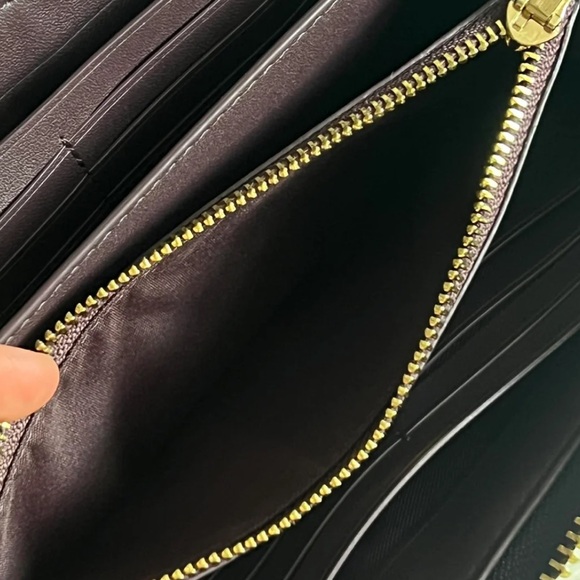 Coach large Wallet - Picture 9 of 13